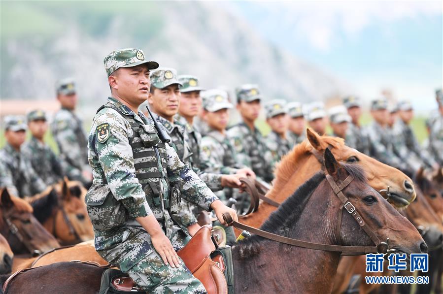(新華全媒頭條·愛國情 奮斗者·圖文互動)(1)初心不改 紅心向黨——西部戰(zhàn)區(qū)陸軍某旅玉樹獨立騎兵連連長尼都塔生一家四代跟黨走紀實
