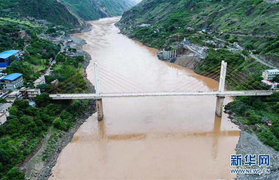 (新華全媒頭條·壯麗70年·奮斗新時代——記者再走長征路·圖文互動)(3)前進,向著光明的方向——尋訪金沙江畔紅色印記