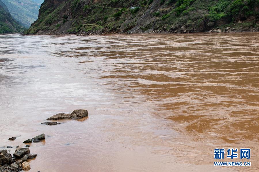 (新華全媒頭條·壯麗70年·奮斗新時代——記者再走長征路·圖文互動)(7)前進,向著光明的方向——尋訪金沙江畔紅色印記