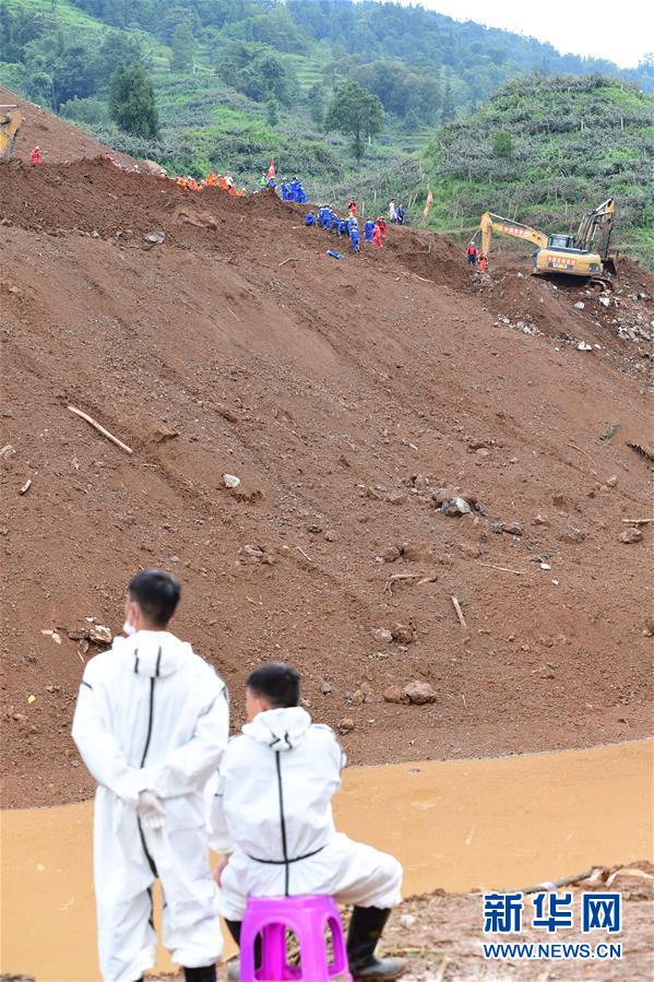 (新華全媒頭條·圖文互動)(9)有一絲希望,就盡百倍努力——貴州水城“7·23”特大山體滑坡72小時救援紀實