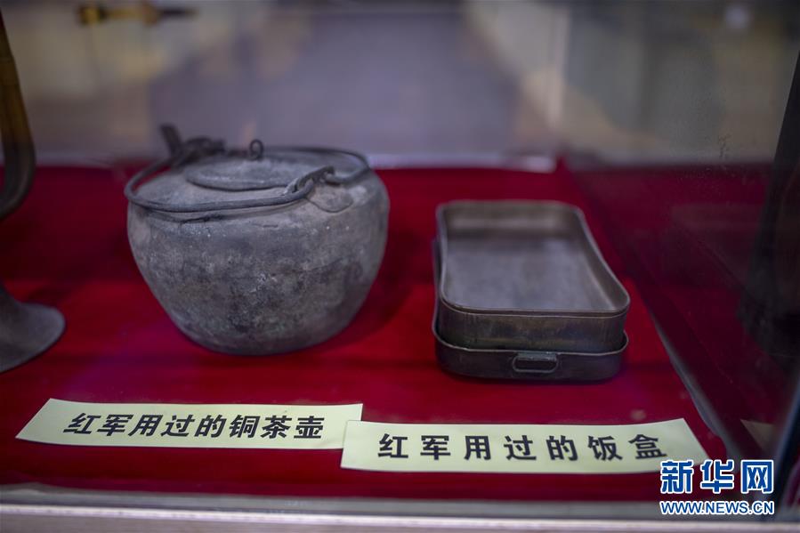 (壯麗70年·奮斗新時(shí)代——記者再走長(zhǎng)征路·圖文互動(dòng))(2)赤子心紅色情——潘庭宏的紅色收藏之路