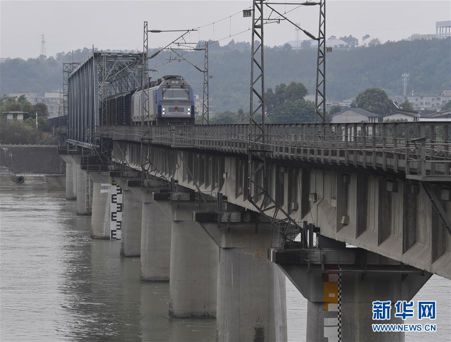 (壯麗70年·奮斗新時代——共和國發展成就巡禮·圖文互動)(4)治蜀往事激越 興川今朝豪邁——新中國成立70年四川發展巡禮