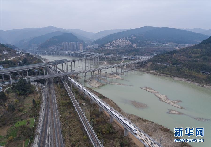 (壯麗70年·奮斗新時代——共和國發展成就巡禮·圖文互動)(8)治蜀往事激越 興川今朝豪邁——新中國成立70年四川發展巡禮