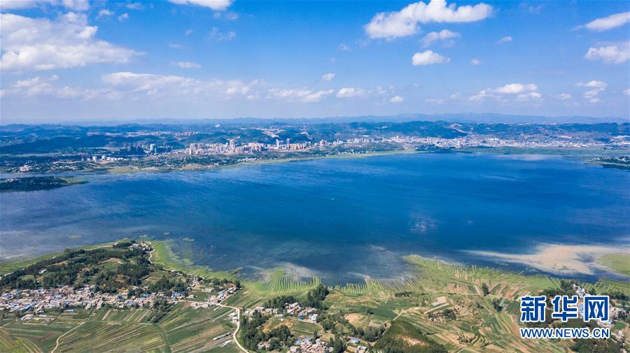 (壯麗70年·奮斗新時代——共和國發展成就巡禮·圖文互動)(7)多彩貴州闖新路