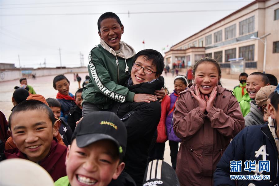 （不忘初心、牢記使命·圖文互動）（1）青春之花綻放五千米云端——記扎根海拔最高縣小學教師夫妻杜安東、曹曉花