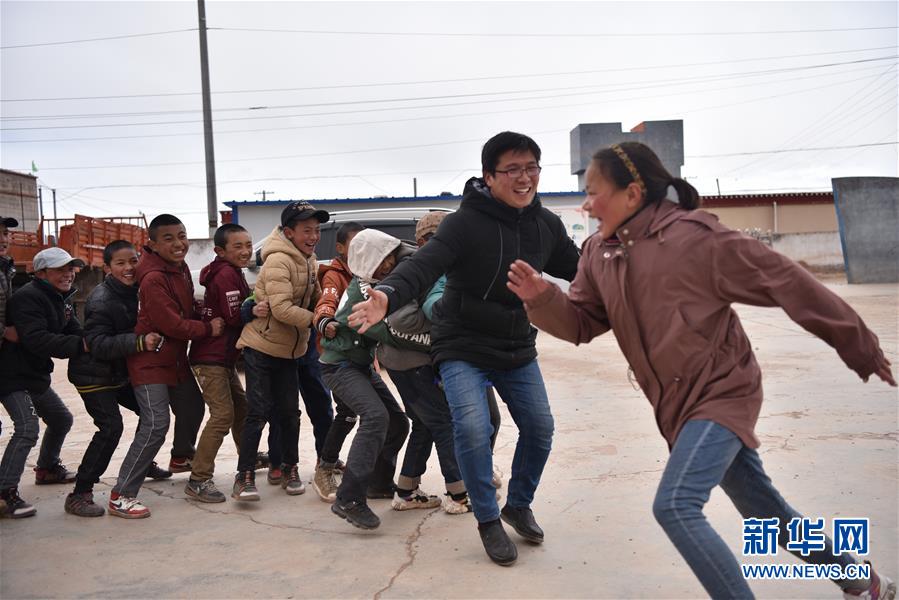 （不忘初心、牢記使命·圖文互動）（7）青春之花綻放五千米云端——記扎根海拔最高縣小學教師夫妻杜安東、曹曉花