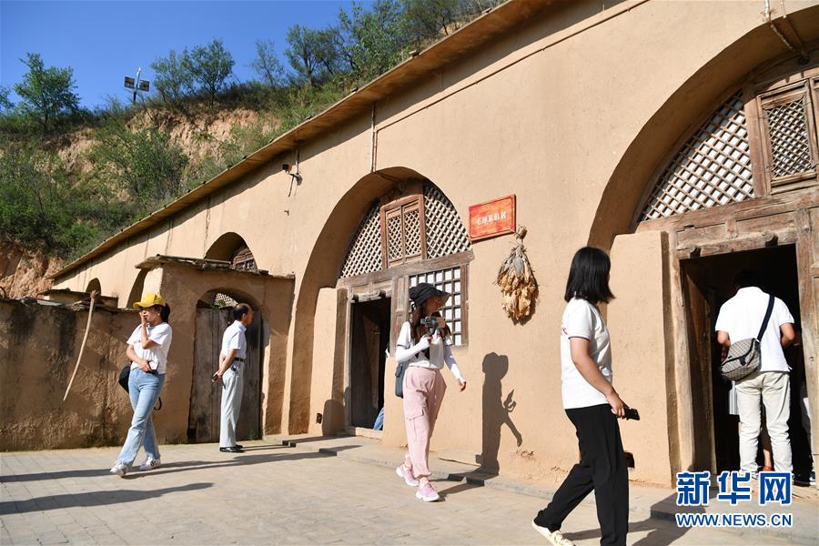 (新華全媒頭條·壯麗70年·奮斗新時代——記者再走長征路·圖文互動)(9)紅星,從這里照耀中國——陜北見證中國革命的歷史轉(zhuǎn)折