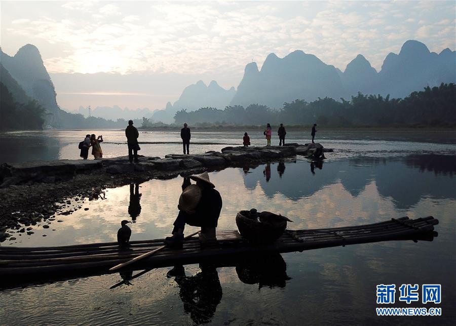 (壯麗70年 奮斗新時(shí)代——推動(dòng)高質(zhì)量發(fā)展調(diào)研行·圖文互動(dòng))(3)亮出一江清水優(yōu)質(zhì)“成績單”——廣西重點(diǎn)流域水環(huán)境綜合治理觀察