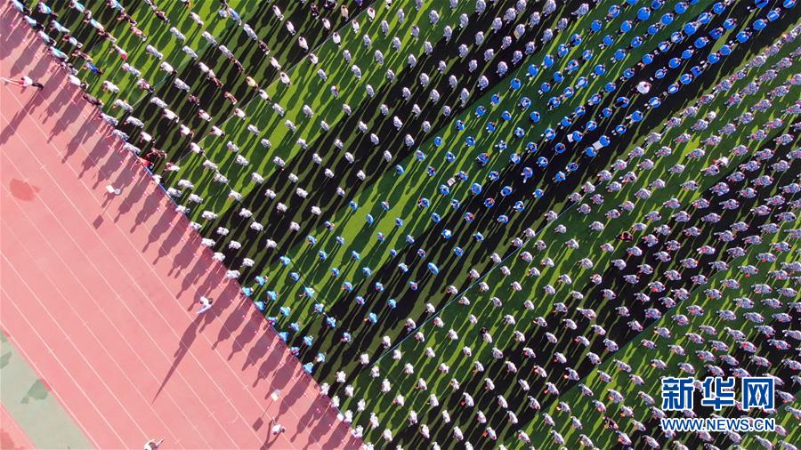 (新華全媒頭條·開學(xué)季·圖文互動(dòng))(2)新學(xué)期是彩色的——各地2019年秋季學(xué)期開學(xué)典禮掃描