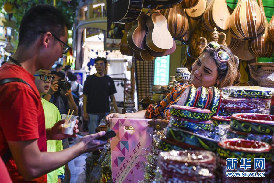 (新華全媒頭條·圖文互動)(4)同心筑夢映天山——新疆70年改革發展穩定述評