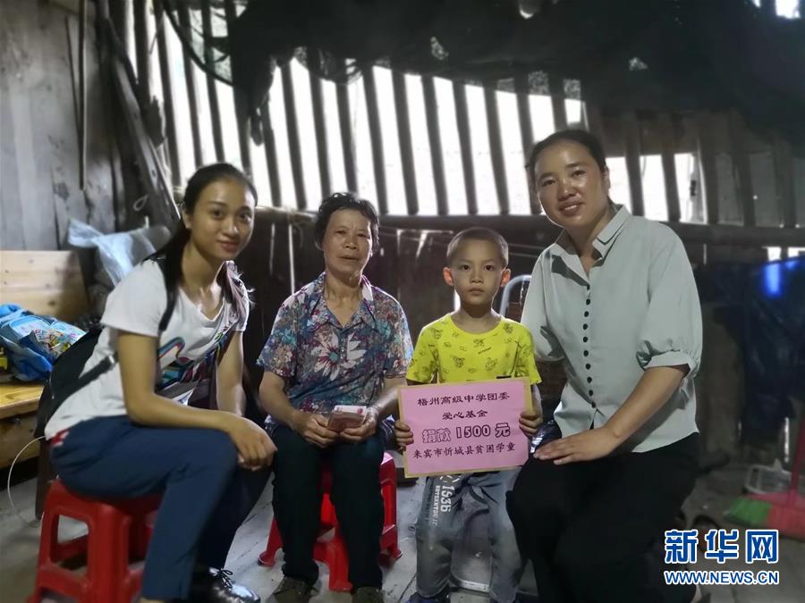 (圖文互動)(3)“擔起山里娃沉甸甸的夢想”——記廣西大石山區小學教師蒙曉梅