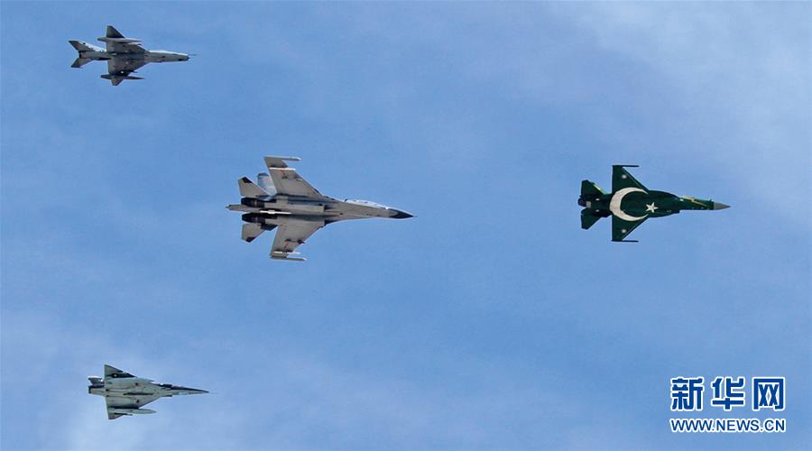 (新華全媒頭條·人民空軍70年·圖文互動)(8)陽光照耀奮飛的航程——黨中央、中央軍委和習主席關心人民空軍建設發展紀實