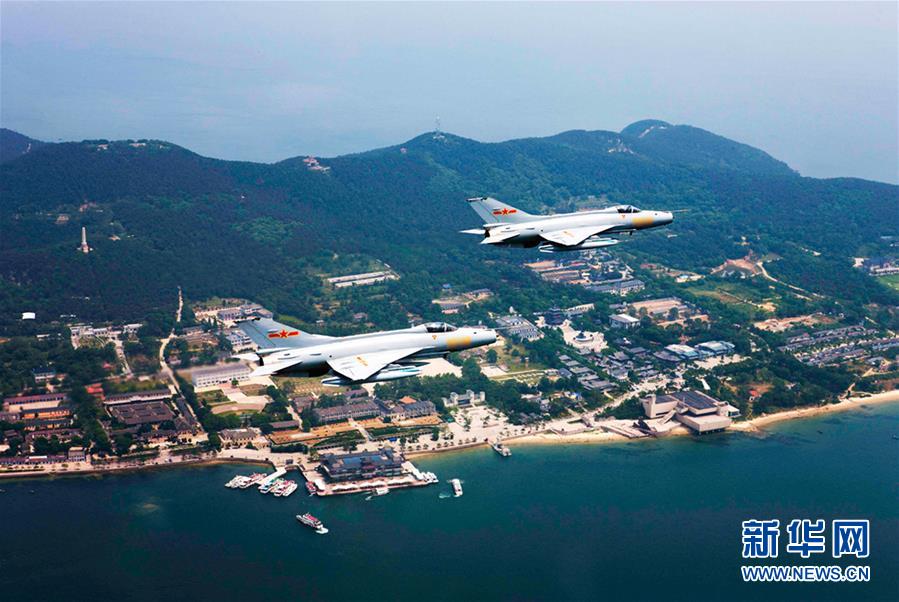 (新華全媒頭條·人民空軍70年·圖文互動)(11)陽光照耀奮飛的航程——黨中央、中央軍委和習主席關心人民空軍建設發展紀實