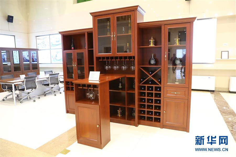 (四中全會精神在基層·圖文互動)(1)老工業城市“明星產品”的昔與今