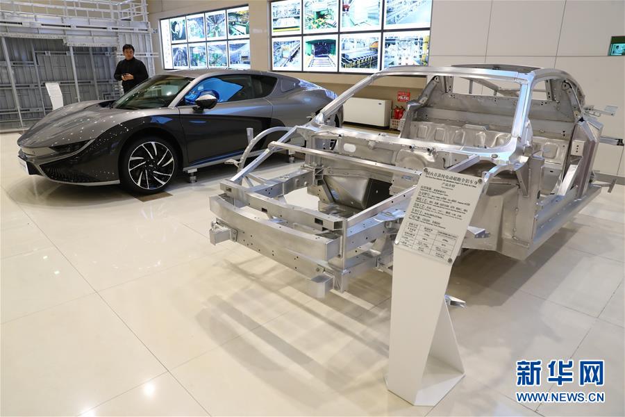 (四中全會精神在基層·圖文互動)(2)老工業城市“明星產品”的昔與今