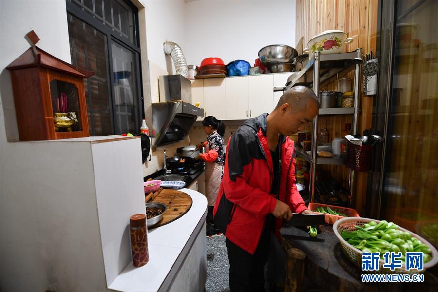 (圖文互動)(8)鄉(xiāng)村攝影師、鄉(xiāng)村“模特”、民宿店主——鄉(xiāng)村旅游推動婺源農(nóng)民生活方式發(fā)生新變化