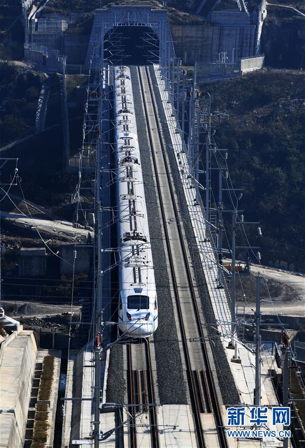 (新華全媒頭條·圖文互動)(10)烏蒙歡歌高鐵來——寫在成貴高鐵通車之際