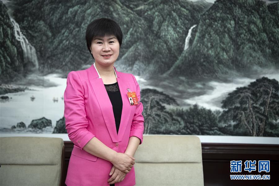 （兩會·圖片故事）（10）全國人大代表馬恒燕：讓城鄉學生共享“互聯網+教育”優質資源