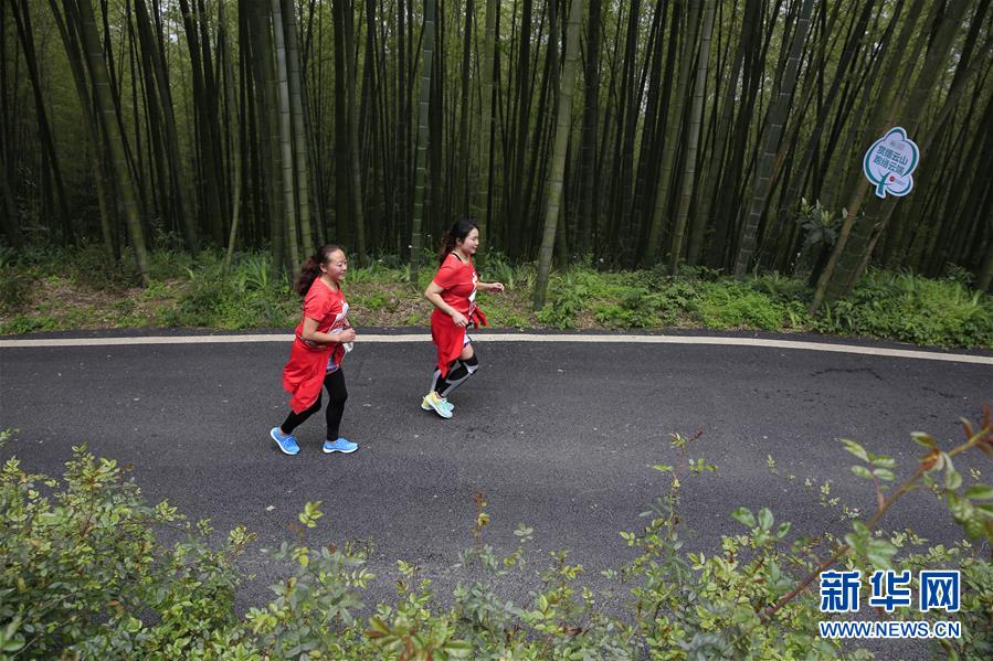 (新華全媒頭條·圖文互動)(6)深入推進(jìn)大保護(hù) 打造引領(lǐng)高質(zhì)量發(fā)展生力軍——推動長江經(jīng)濟(jì)帶發(fā)展座談會召開四年間