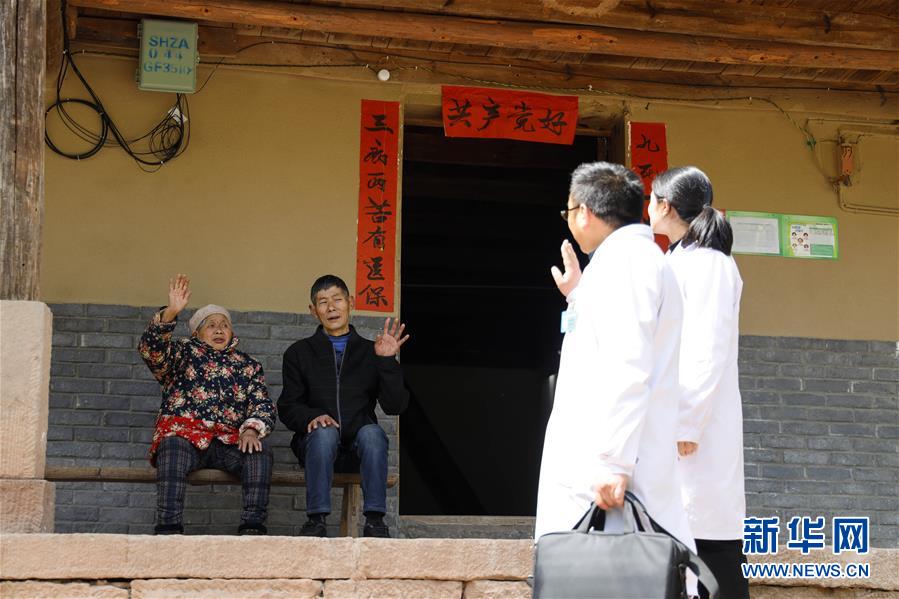 (新華全媒頭條·圖文互動)(1)為基層松綁減負 促干部擔當作為——以習近平同志為核心的黨中央推進“基層減負年”工作綜述