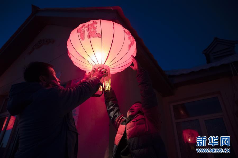 (新春走基層·圖文互動)(5)最冷的日子 最暖的團聚——寒極小年里的暖心故事