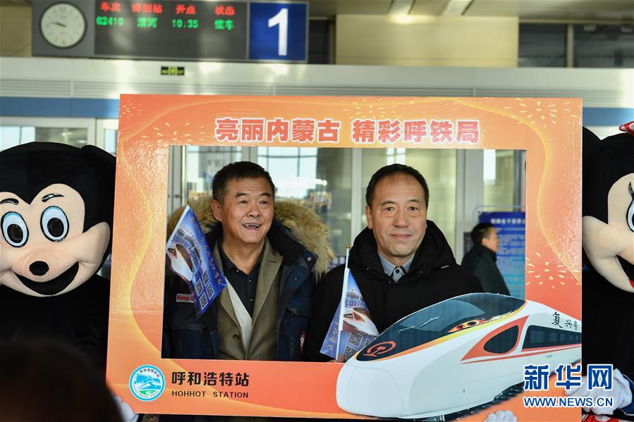 (新華全媒頭條·圖文互動)(1)草原高鐵乘風來 北疆唱響新“贊歌”