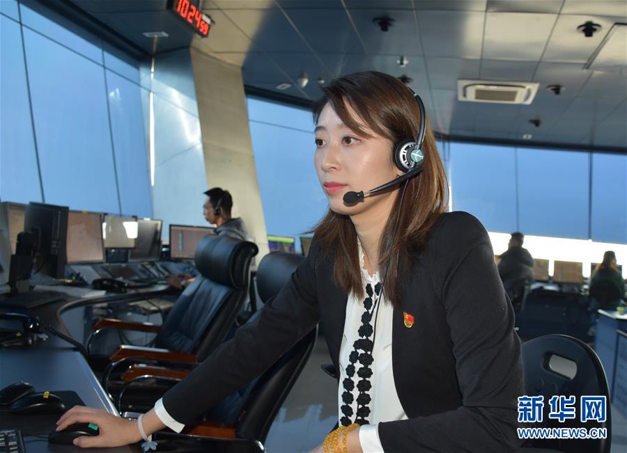 （關注春運·圖文互動）在崗一分鐘，保證安全60秒——記守護遠航客機的“燈塔”管制員