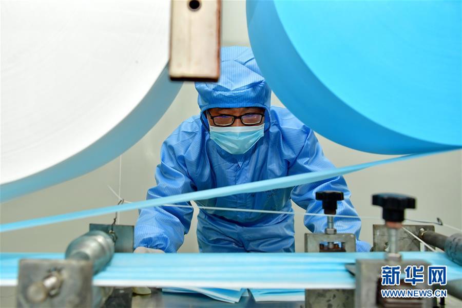 (聚焦疫情防控·圖文互動)(1)和時間賽跑——山西防疫緊缺物資生產一線見聞