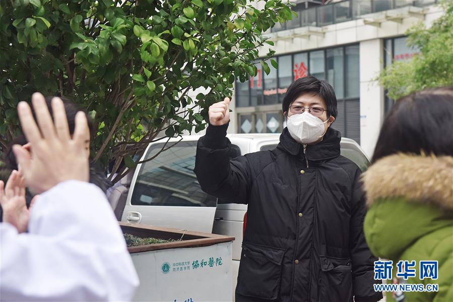 (新華全媒頭條·圖文互動)(2)戰紅區!——發生在武漢抗疫隔離病房內的故事