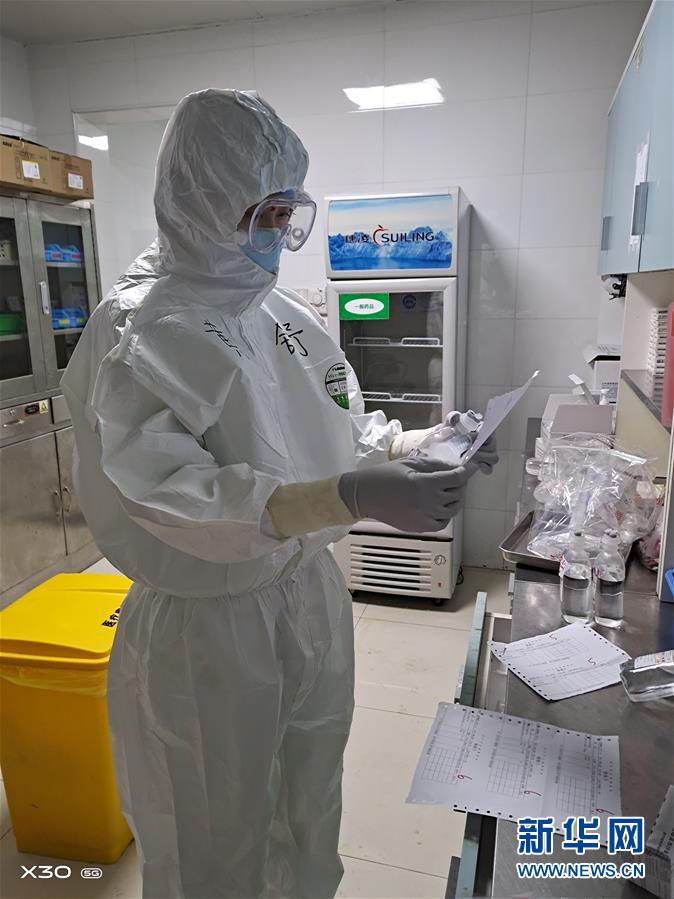 (新華全媒頭條·圖文互動)(7)戰紅區!——發生在武漢抗疫隔離病房內的故事