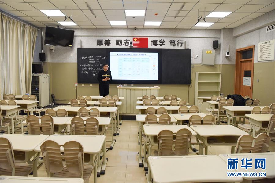 （聚焦疫情防控·圖文互動(dòng)）（2）特寫(xiě)：一個(gè)人的錄播