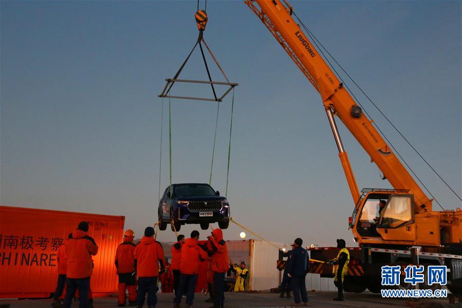 (“雪龍”探南極·圖文互動(dòng))(6)“雪龍2”號(hào)開始南極長城站首次卸貨