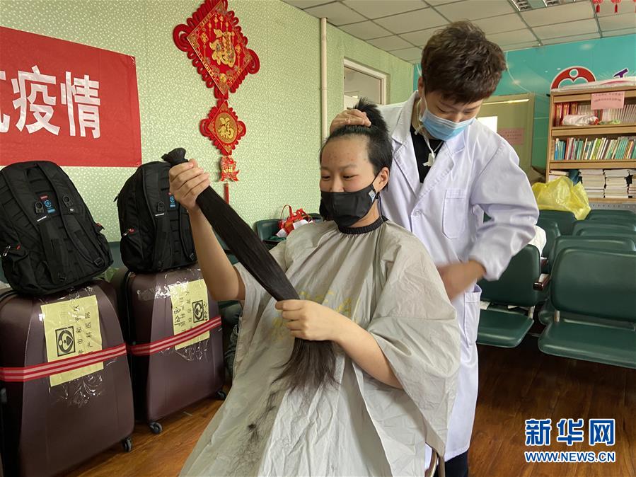 (聚焦疫情防控·圖文互動(dòng))(1)沖鋒向前,我們義無反顧——“戰(zhàn)疫”一線醫(yī)護(hù)人員群像