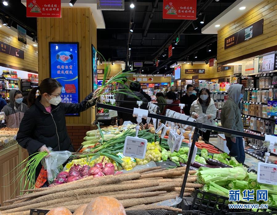 (聚焦疫情防控·圖文互動)(1)“老鄰居”一直在——四川紅旗連鎖的堅守