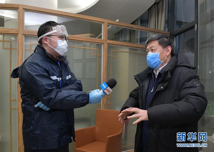 (新華全媒頭條配圖·圖文互動)(1)戰“疫”的一天——新華社記者直擊湖北保衛戰