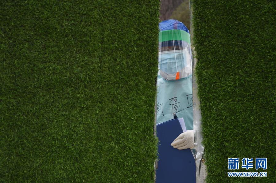 (聚焦疫情防控·圖文互動)(6)軍隊新近承擔救治任務的兩所醫院全部投入使用 參照火神山醫院模式運行