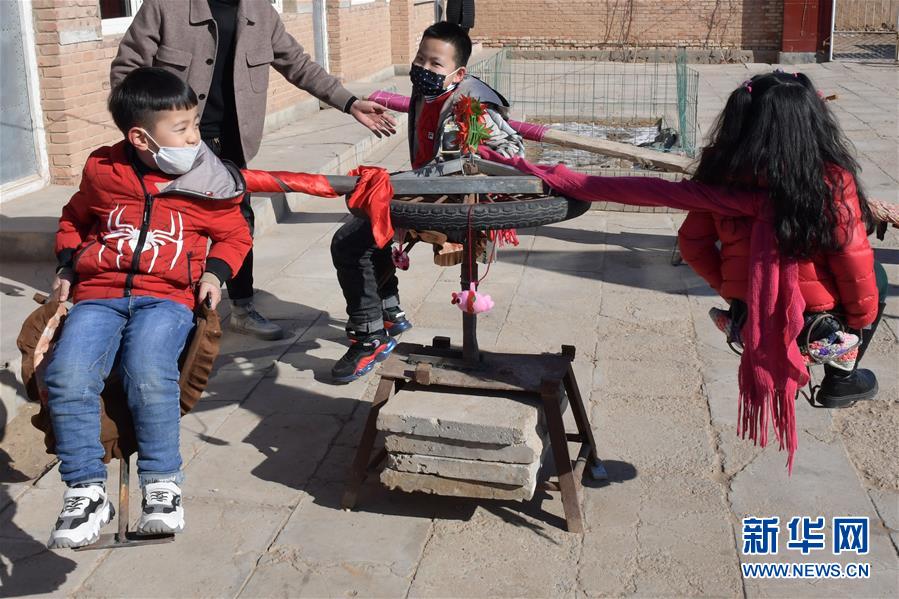 （圖文互動(dòng)）“宅”出新境界！內(nèi)蒙古一農(nóng)民在家里造出游樂場