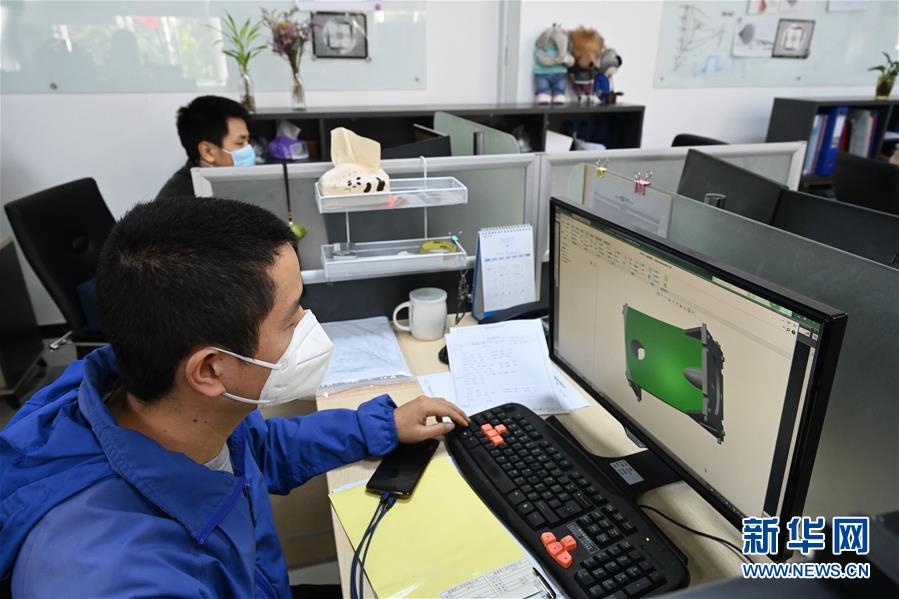 (來(lái)自經(jīng)濟(jì)前沿的故事·企業(yè)復(fù)工復(fù)產(chǎn)·圖文互動(dòng))(3)“危機(jī)中發(fā)現(xiàn)新商機(jī)”——中國(guó)科技制造企業(yè)復(fù)工復(fù)產(chǎn)觀察