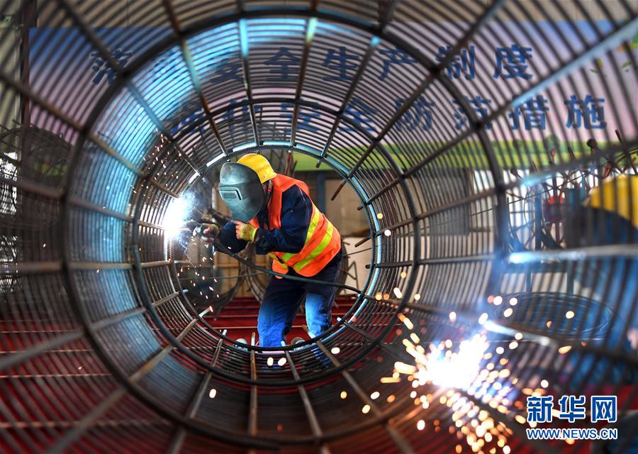 （新華全媒頭條·圖文互動）（17）磨難壓不垮 奮起正當時——習近平總書記在統籌推進新冠肺炎疫情防控和經濟社會發展工作部署會議上的重要講話振奮人心凝聚力量