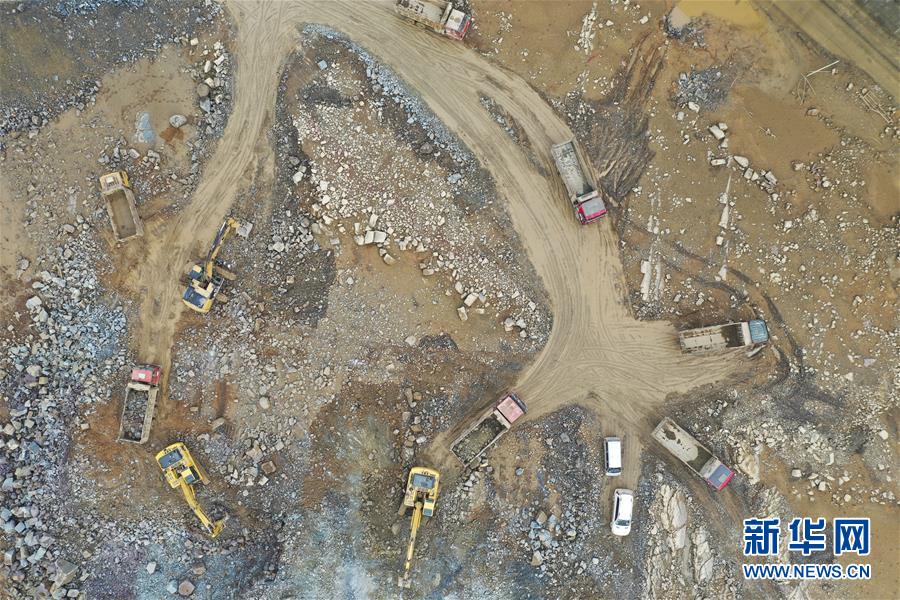 (抓好經(jīng)濟(jì)發(fā)展 應(yīng)對(duì)復(fù)雜局面·圖文互動(dòng))(4)把疫情造成的損失降到最小——廣西生產(chǎn)一線見(jiàn)聞