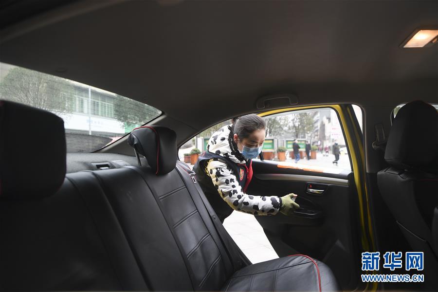 (聚焦疫情防控·圖文互動)(3)“讓醫務人員無后顧之憂!”——重慶志愿者“守護”千余名一線醫護人員家屬見聞