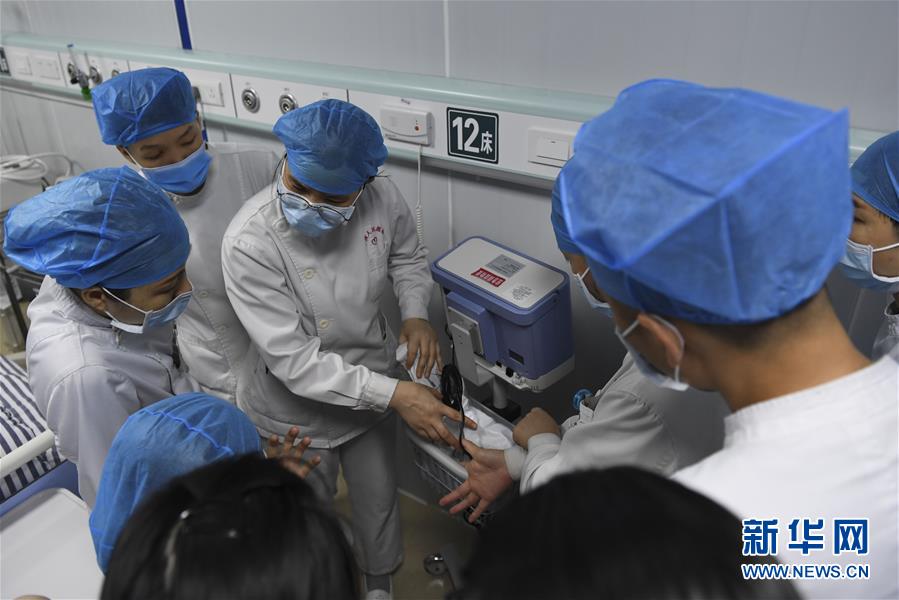 （圖文互動）（1）“你們逆行，我們護航”——廣西關愛一線醫(yī)務工作者見聞 