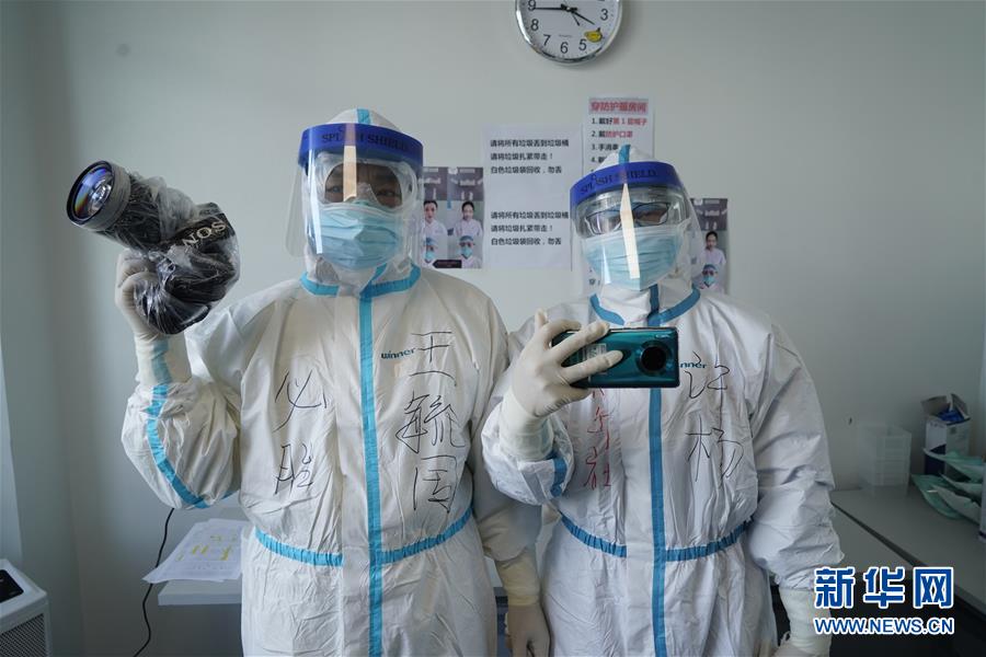 （一線抗疫群英譜·特稿·圖文互動(dòng)）（1）不畏艱險(xiǎn)，深入一線——“武漢保衛(wèi)戰(zhàn)”一線新聞工作者素描