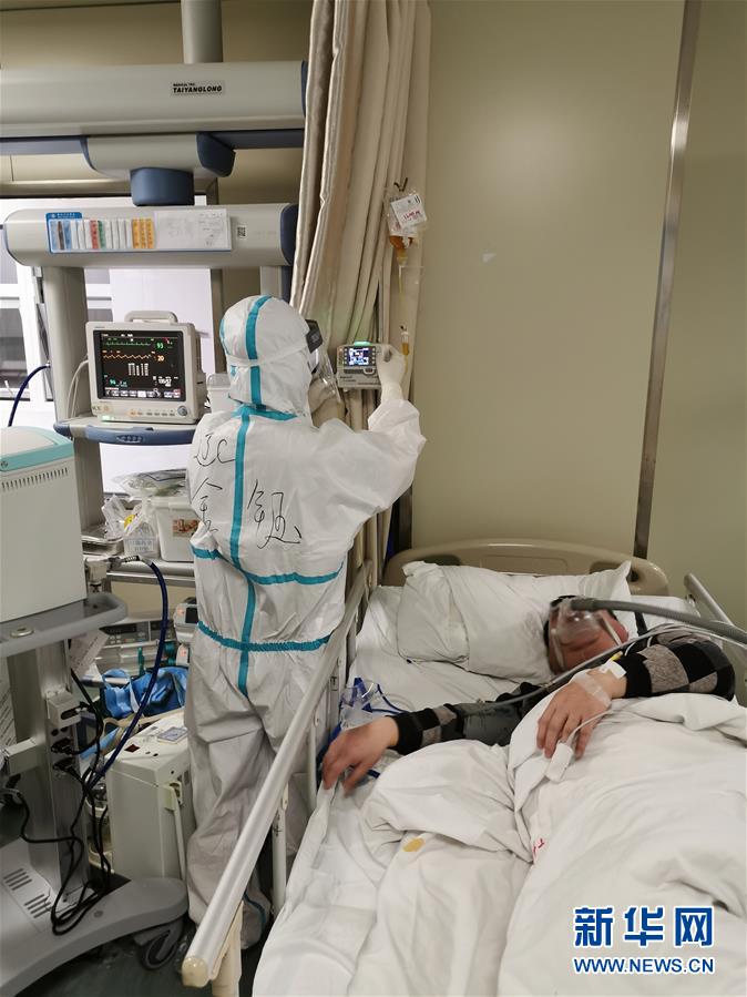 (一線抗疫群英譜·圖文互動)(4)生命之光,溫暖“無面之交”——記抗疫一線重癥監護室90后護士金鈺