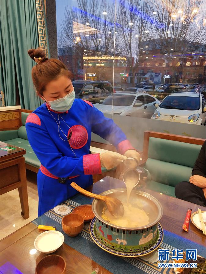 （圖文互動）（2）特寫：限人數、分餐吃、用公筷——偏遠小城“吃飯”見聞