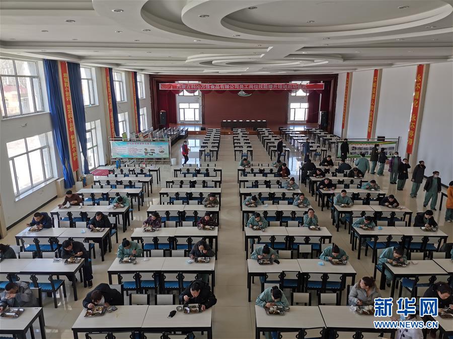 （圖文互動）（3）特寫：限人數、分餐吃、用公筷——偏遠小城“吃飯”見聞