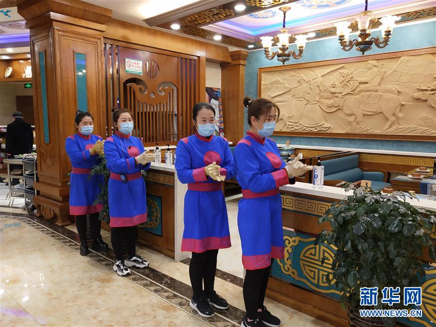 （圖文互動）（6）特寫：限人數、分餐吃、用公筷——偏遠小城“吃飯”見聞