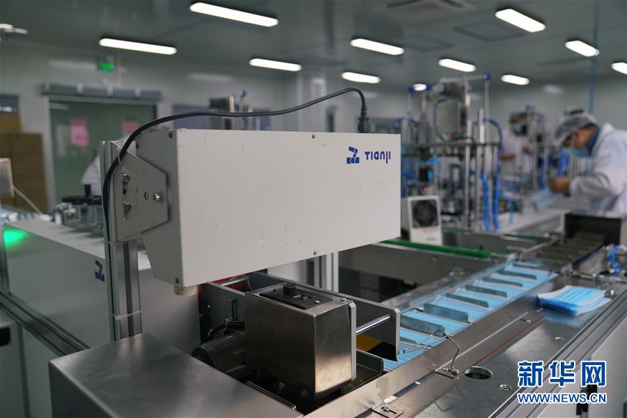 (聚焦疫情防控·圖文互動)(1)口罩機“微創新”里的工匠精神