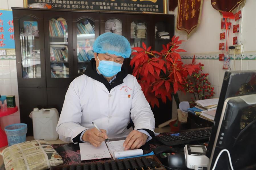 (聚焦疫情防控·圖文互動)(2)一位鄉村醫生和他的疫情排查“突擊隊”