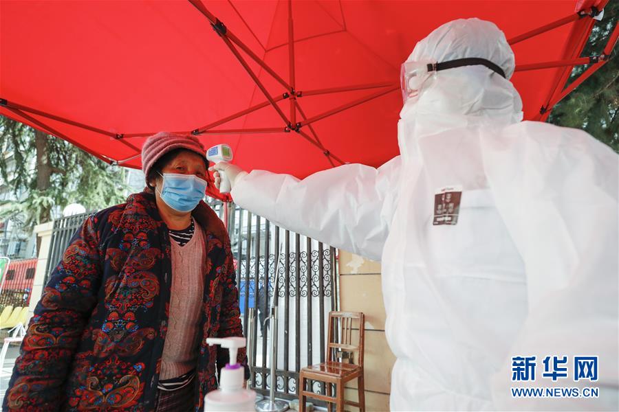(聚焦疫情防控·圖文互動)(2)篩查防護嚴(yán)格 門診有序增開——武漢部分醫(yī)院走訪見聞